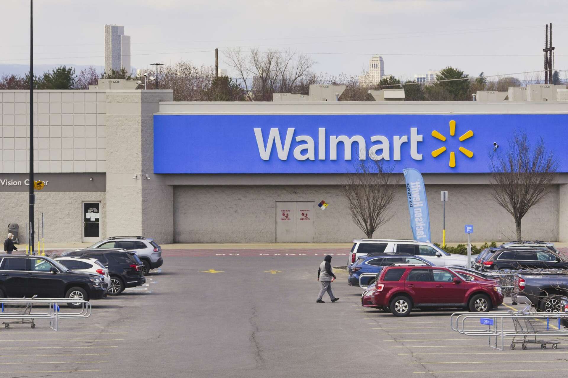 Biker gets prison for gunstealing rampage at Walmart in Glenmont