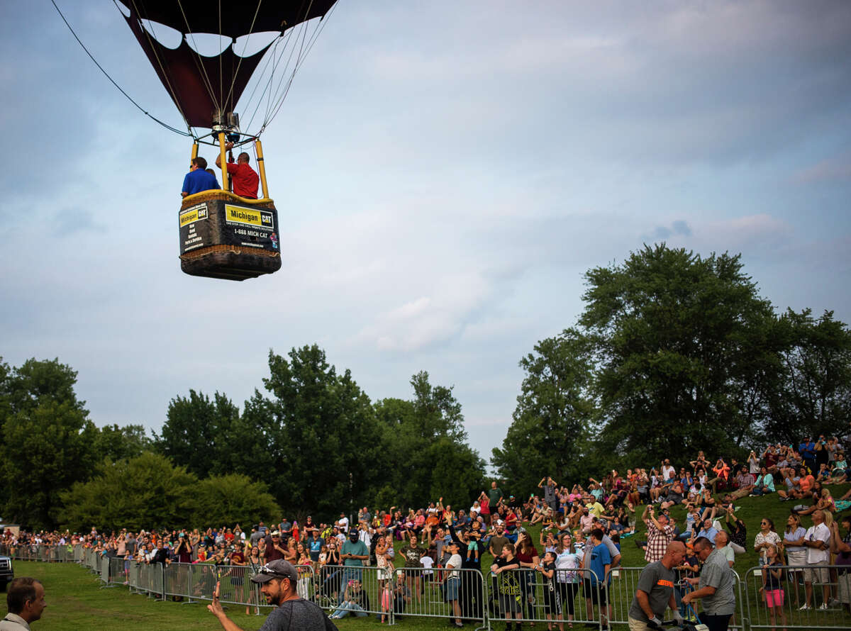 Hot air balloon pilots take off from Chippewassee Park for a leisurely flight during the River Days Festival and Midland Balloon Fest Friday, Aug. 6, 2021. (Katy Kildee/kkildee@mdn.net)