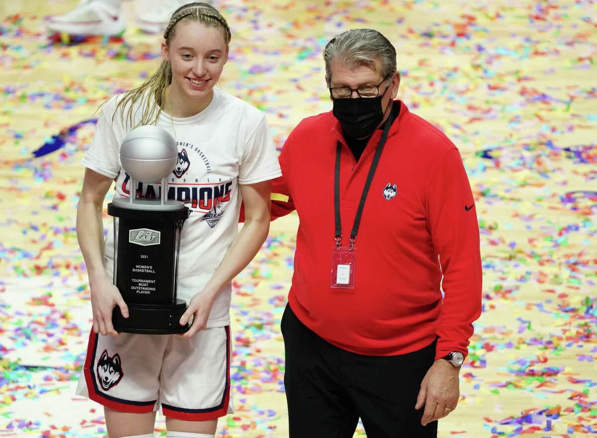 Geno Auriemma Says Uconn Star Paige Bueckers Is The ‘perfect Person To Take Advantage Of 