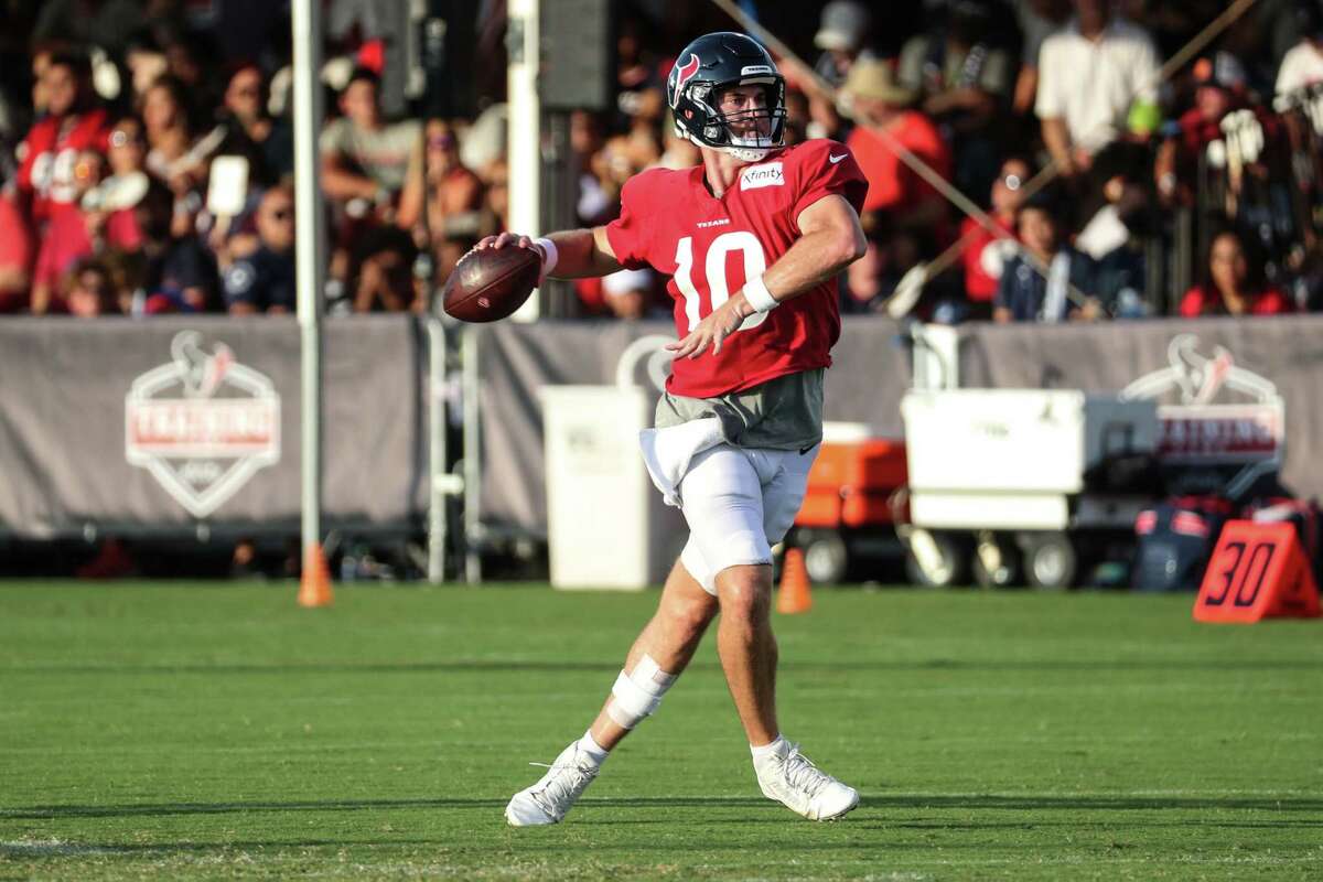 Rookie Davis Mills, who's experienced an up-an-down Texans training camp, put together an impressive practice Wednesday.