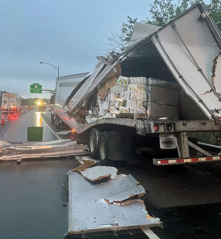 Lane reopens on I-91 in North Haven after tractor-trailer crash