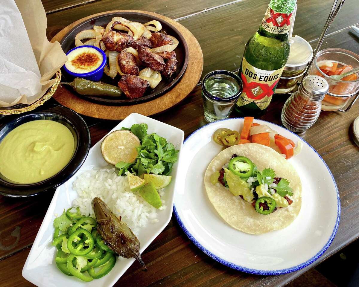Candente diners can request their fajitas or carnitas served "taqueria style" with onions, cilantro, jalapenos, lime, and spicy green taco truck sauce instead of the regular accompaniments. This is a secret menu option.