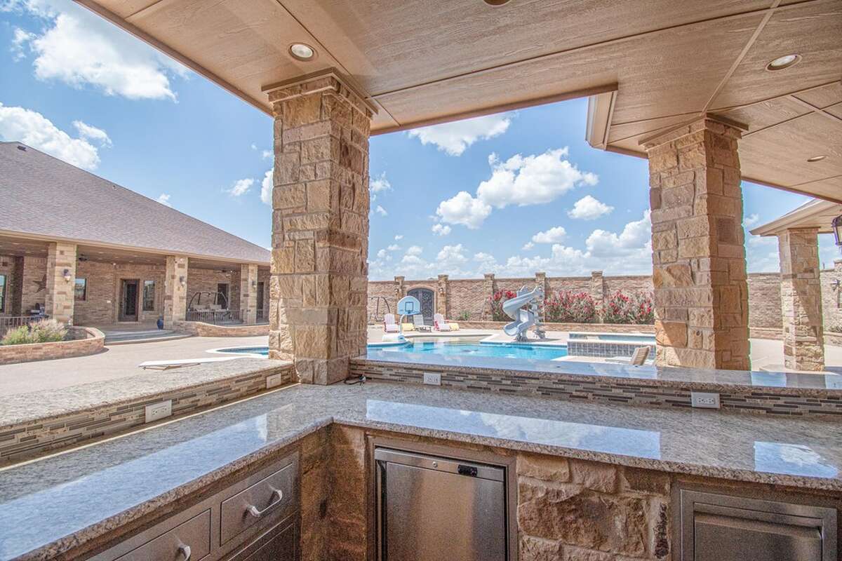 $2.395 million Gardendale home features Texas-shaped pool