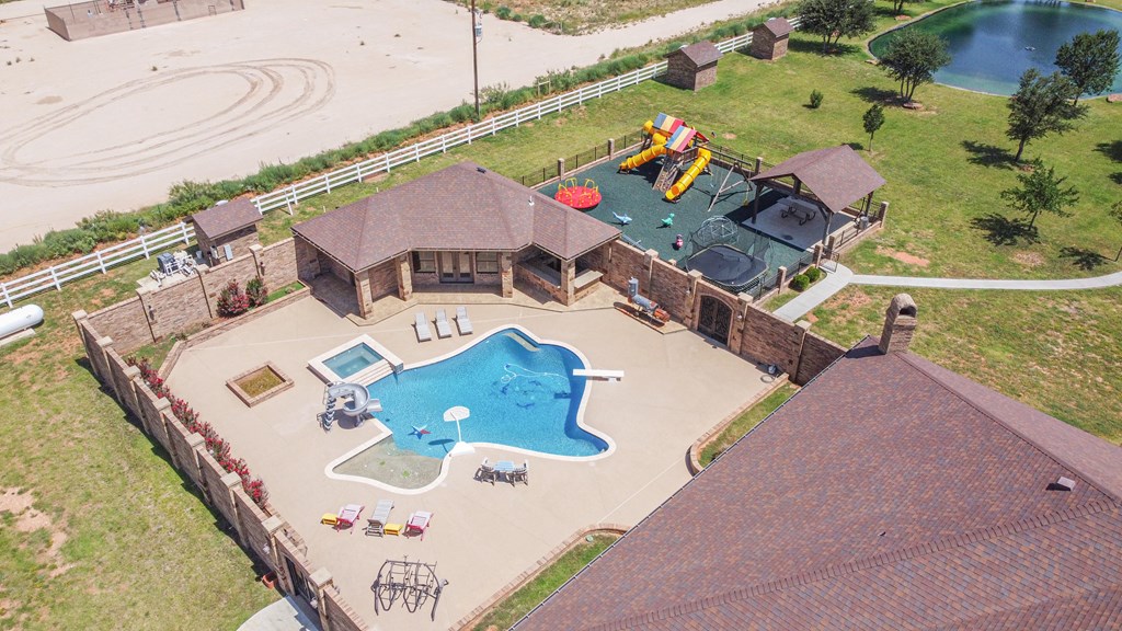 $2.395 million Gardendale home features Texas-shaped pool