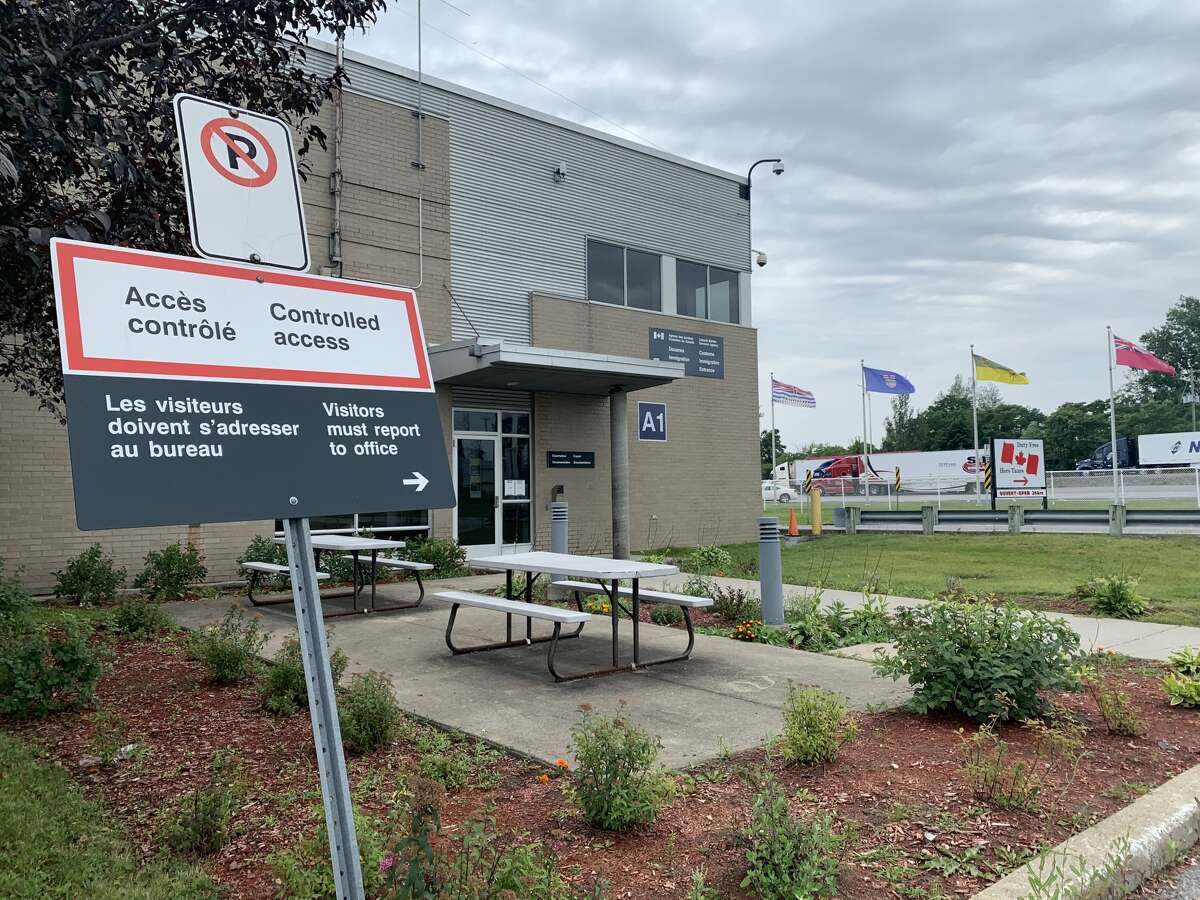 Canada opens to vaccinated American visitors