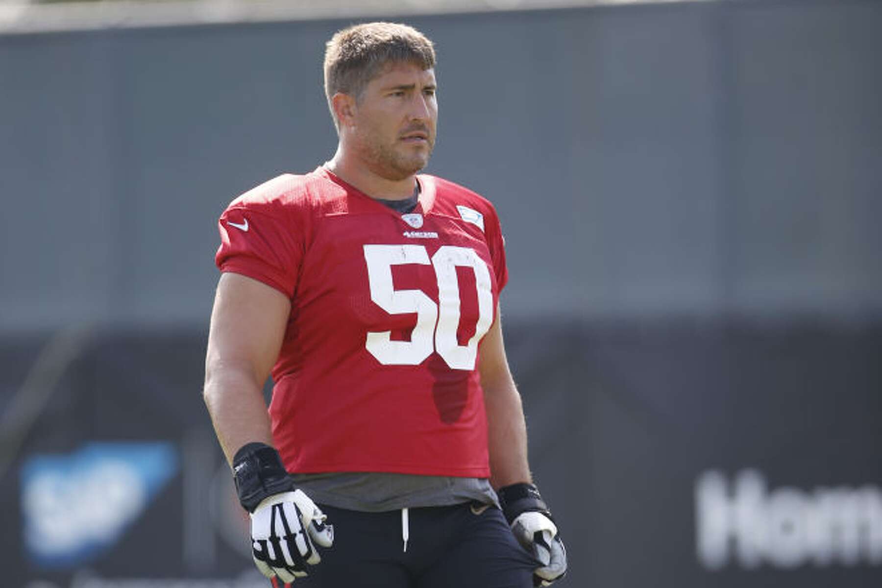 49ers Quarterbacks Have Been Working Through Center Alex Mack S Profuse Sweating In Training Camp