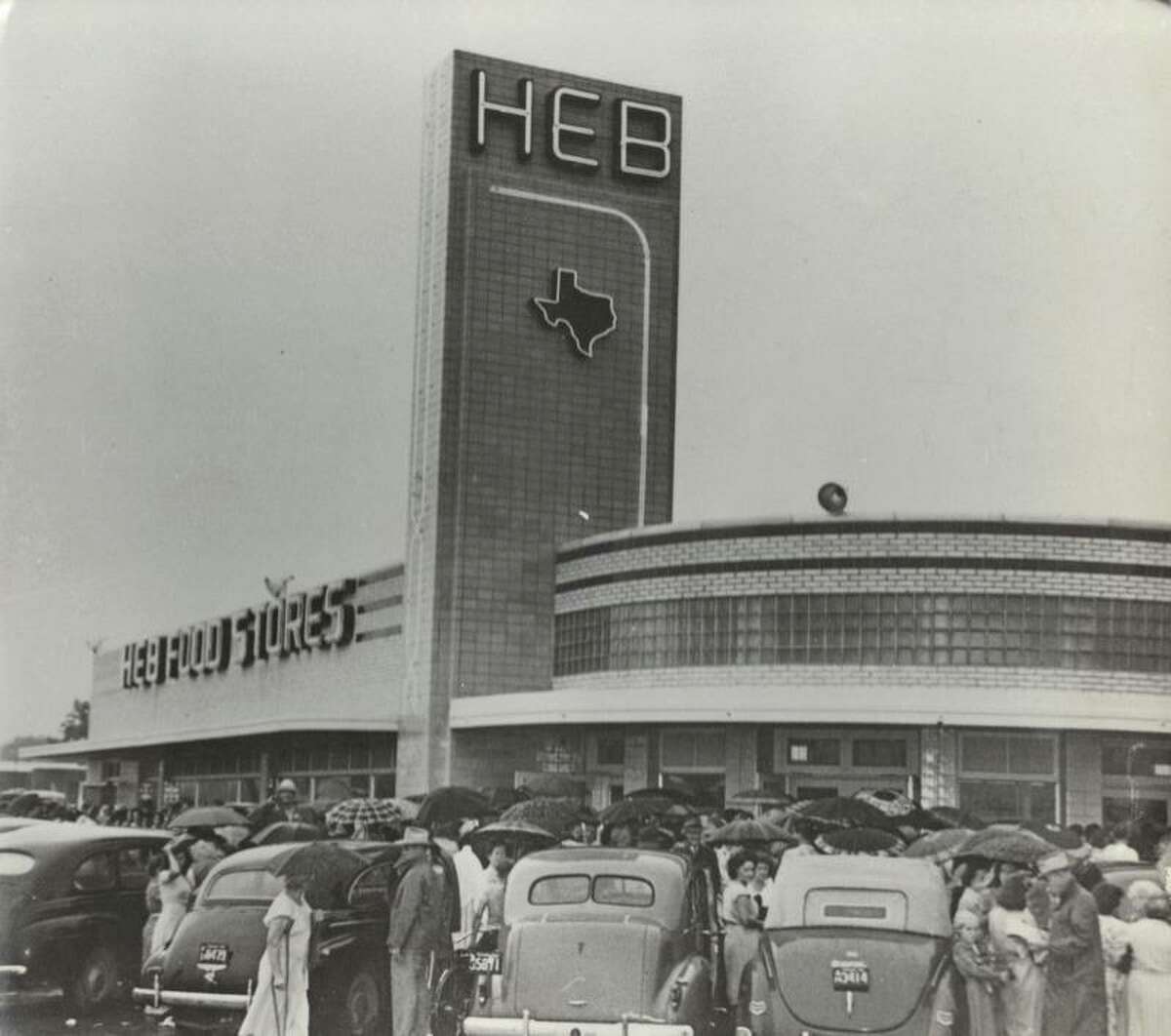 Nogalitos h e b opened in 1945 as store of tomorrow 76 years later