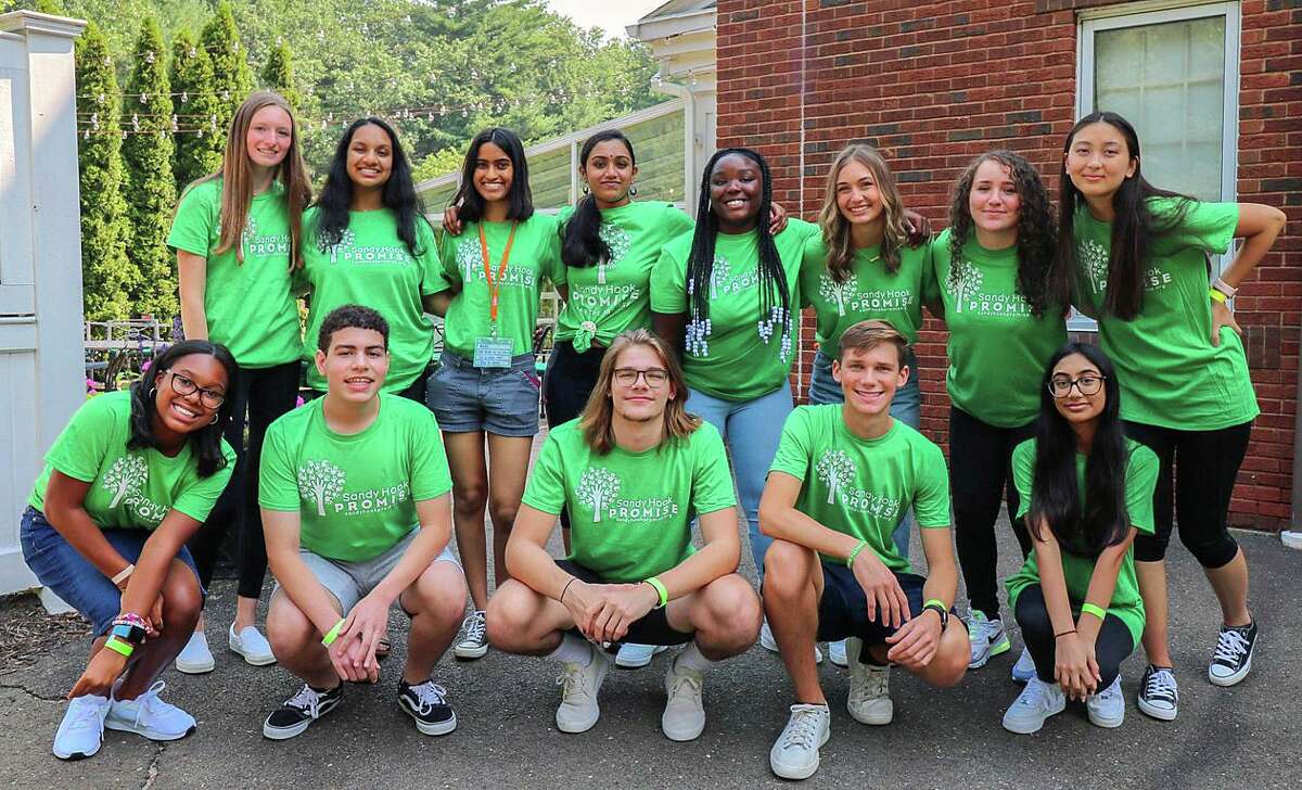 contagious-enthusiasm-sandy-hook-promise-touts-13-teenagers-serving