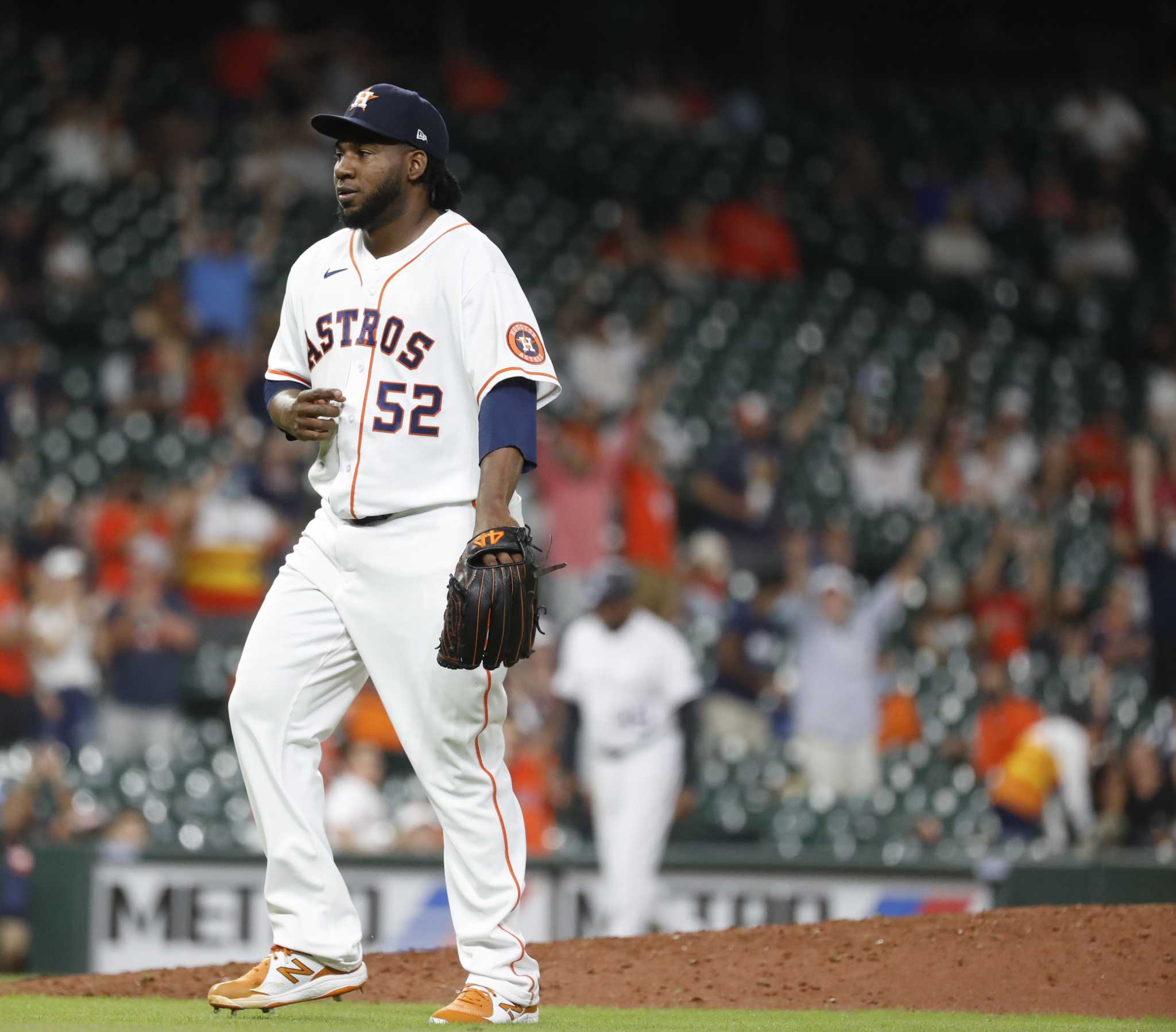 Pedro Báez signs two-year contract with Astros