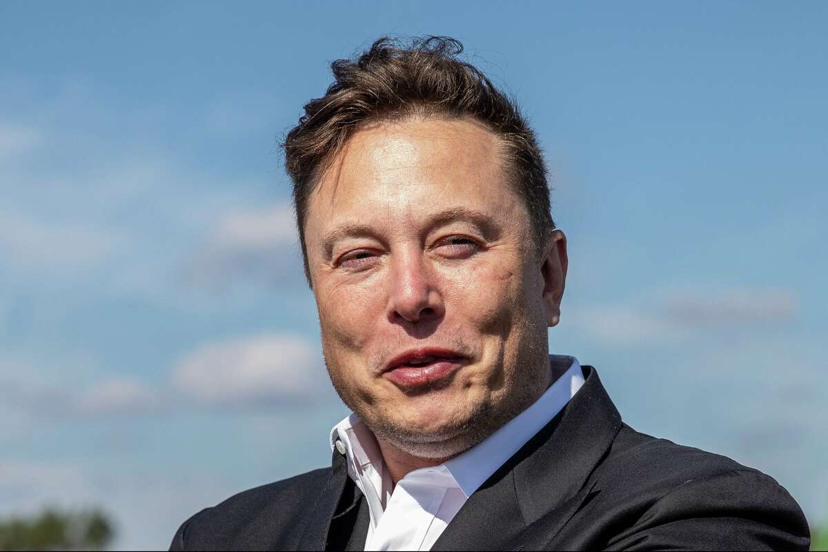 elon musk eclipsed  highest paid ceo   earnings
