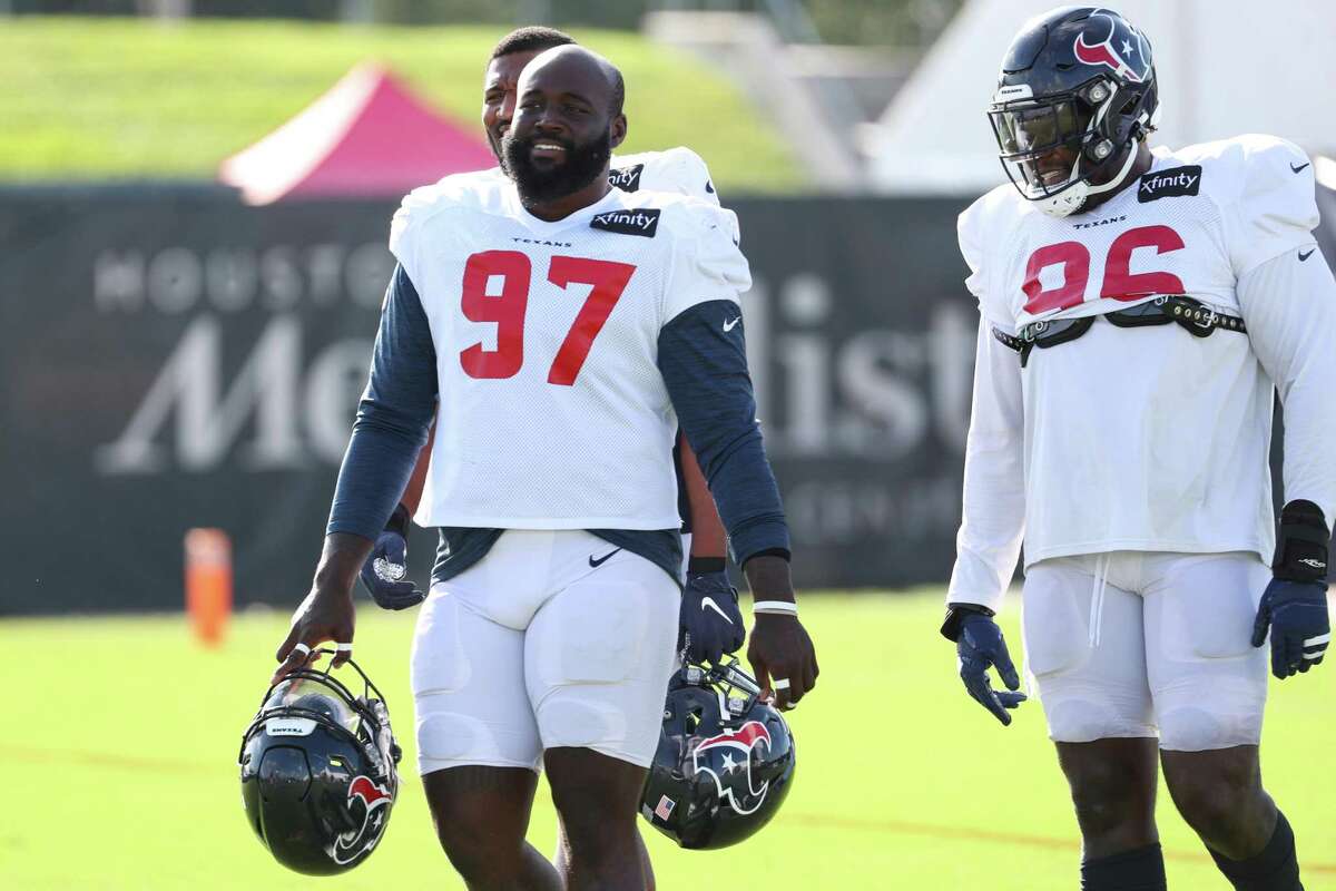 Las Vegas Raiders defensive tackle Maliek Collins (97) puts