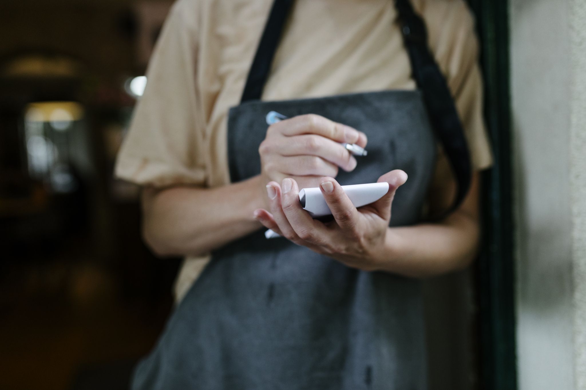 Some Seattle restaurateurs channel anger at anti-vaxxers into humor; others fear consequences - Vimarsana News