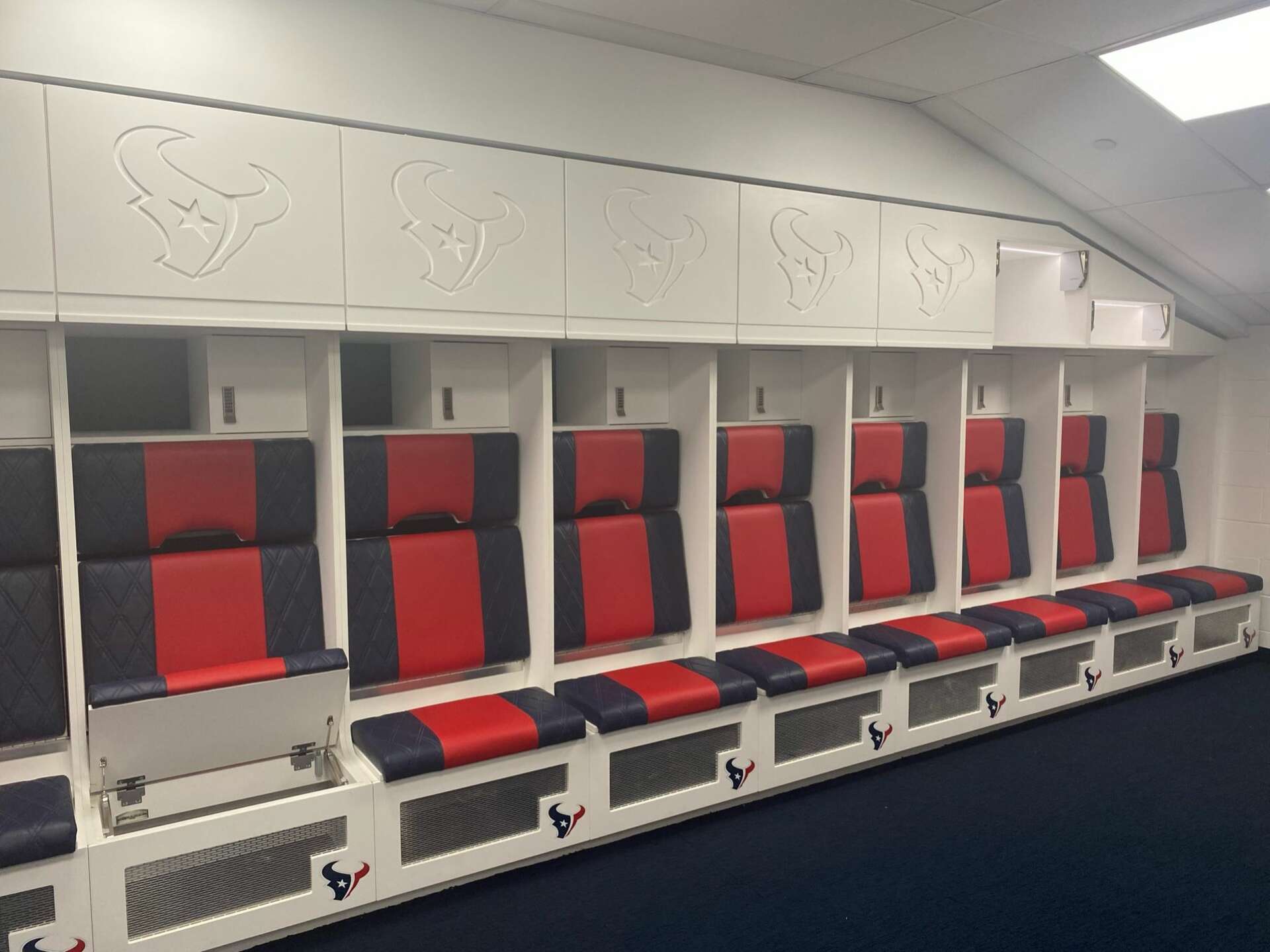 A look inside the Texans' fancy renovated locker room