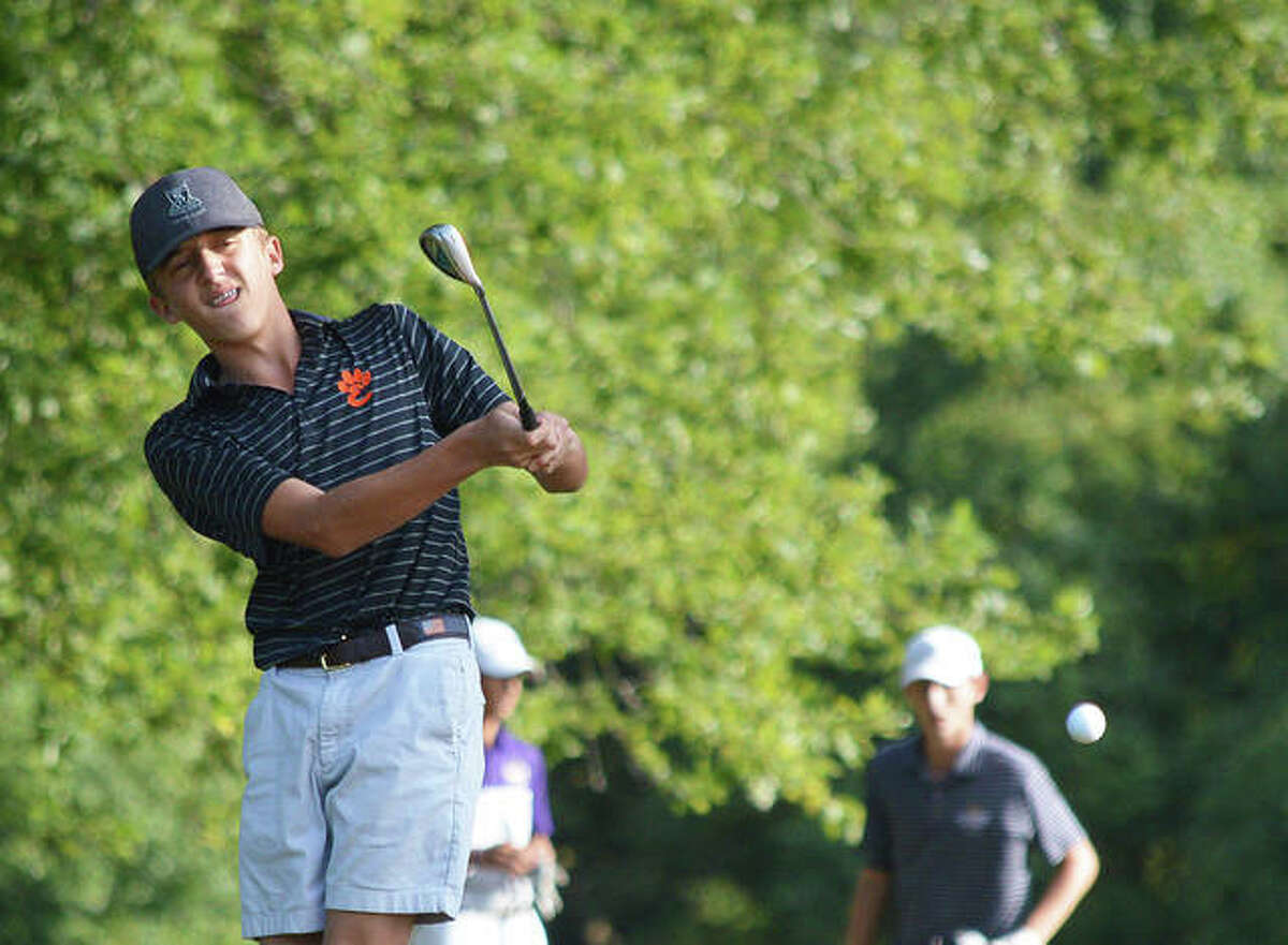 Edwardsville’s Bennett Babington fired a 88 on Friday to help the Tigers to a fifth-place finish at the Lincoln-Way West Invitational at Bloomington.