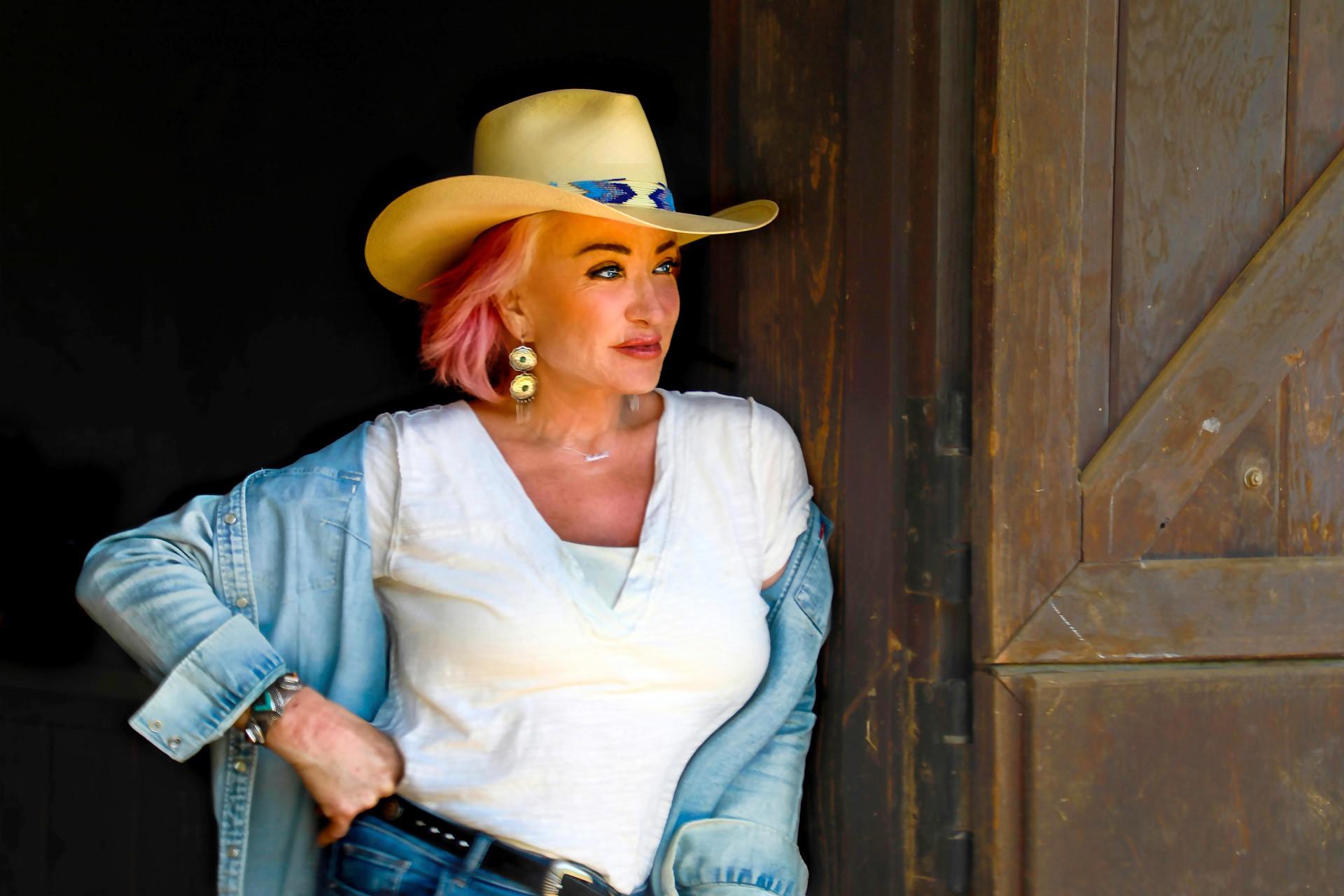 You bet she'll sing 'Delta Dawn': Tanya Tucker ready to connect with fans at rodeo concert - Vimarsana News