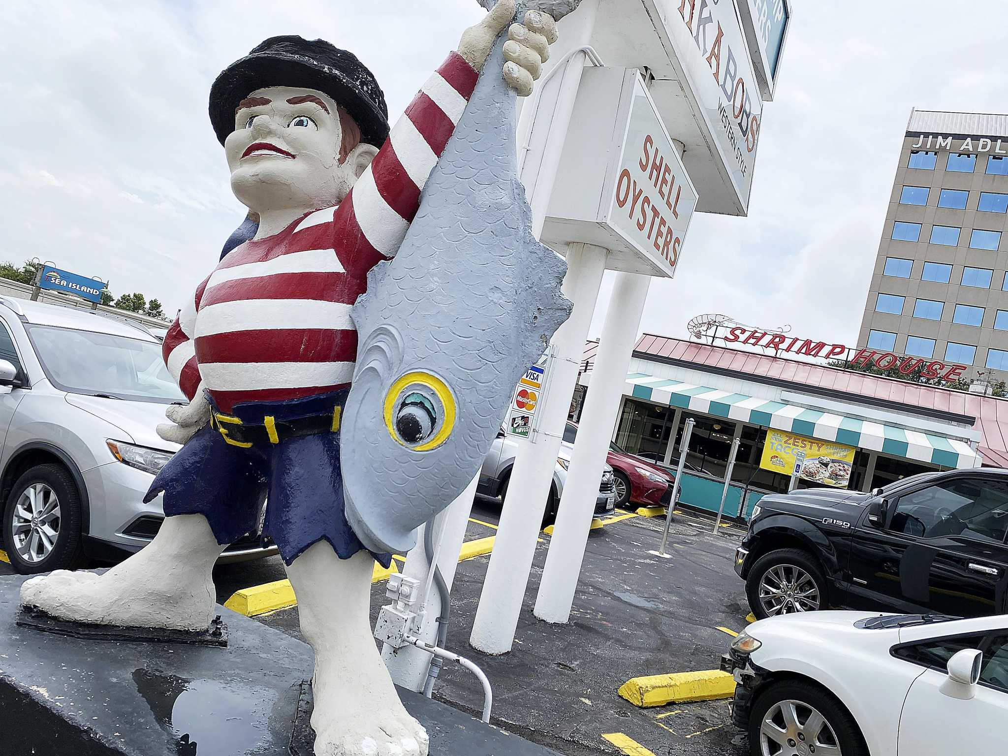 Jolly Jack has been welcoming diners to Sea Island Shrimp House in San Antonio for more than 50 years - Vimarsana News