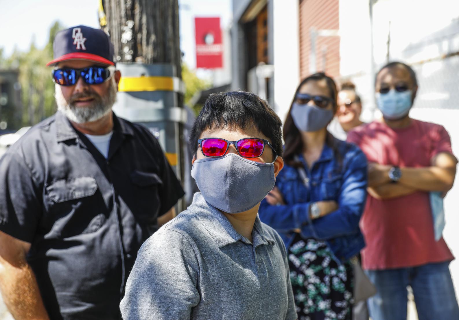 Seeing purple for the first time: Berkeley company's eyeglasses help colorblind people see new hues - Vimarsana News