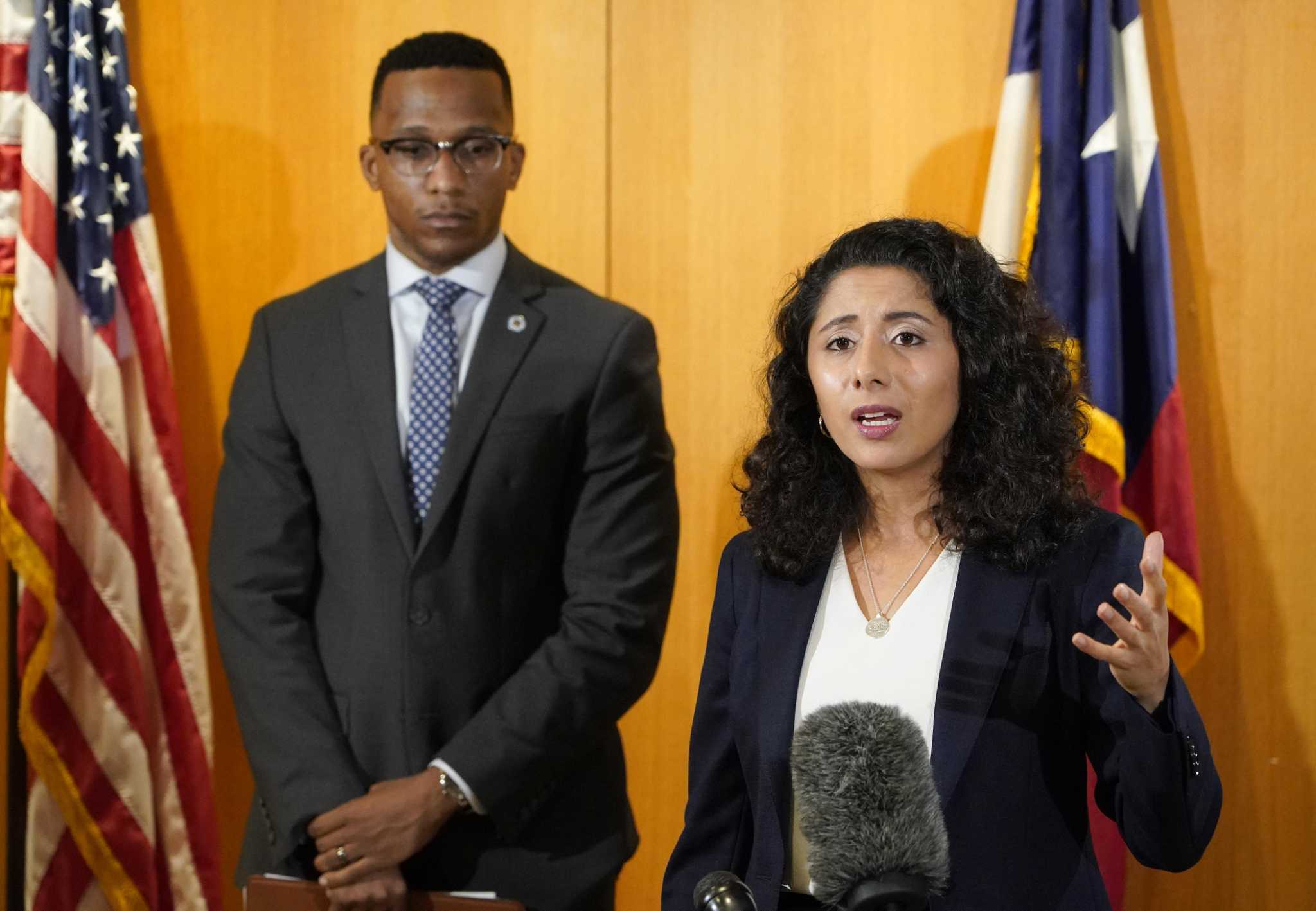 judge-hidalgo-issues-mask-mandate-for-harris-county-schools-joining