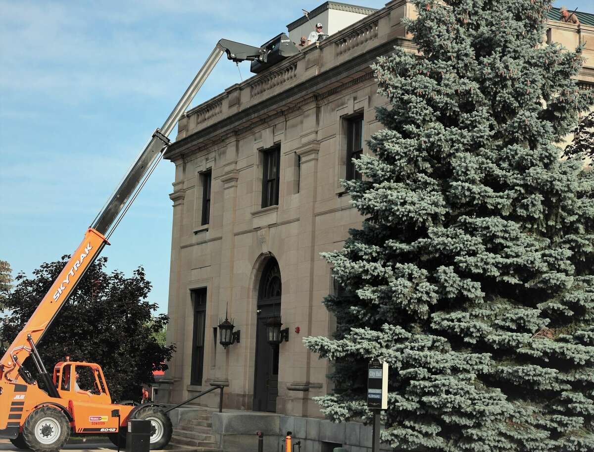A crane, and several workers could be seen on the roof of City Hall from early morning to the mid-afternoon on Thursday. The extent of the construction was not known but in December, council considered bids for roofing repairs as well as the purchase of pick-up truck. 