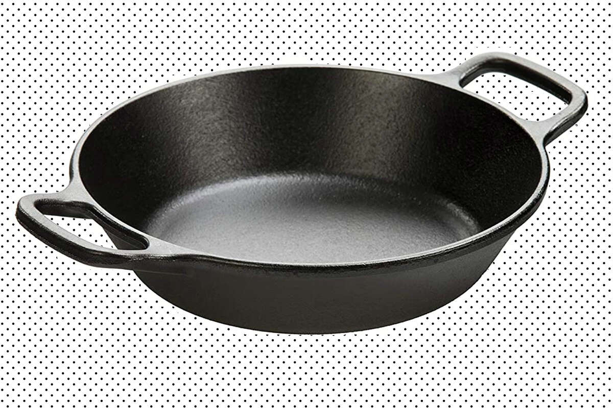 Cook anything under the sun in this $14 Lodge cast iron pan