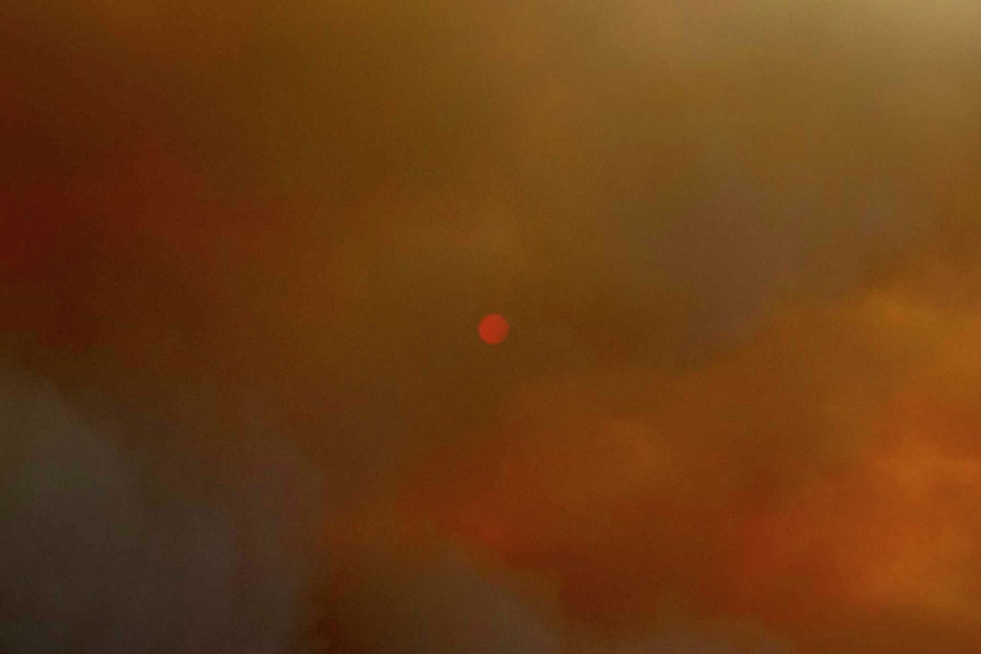 Wildfire smoke linked to thousands of coronavirus cases on West Coast