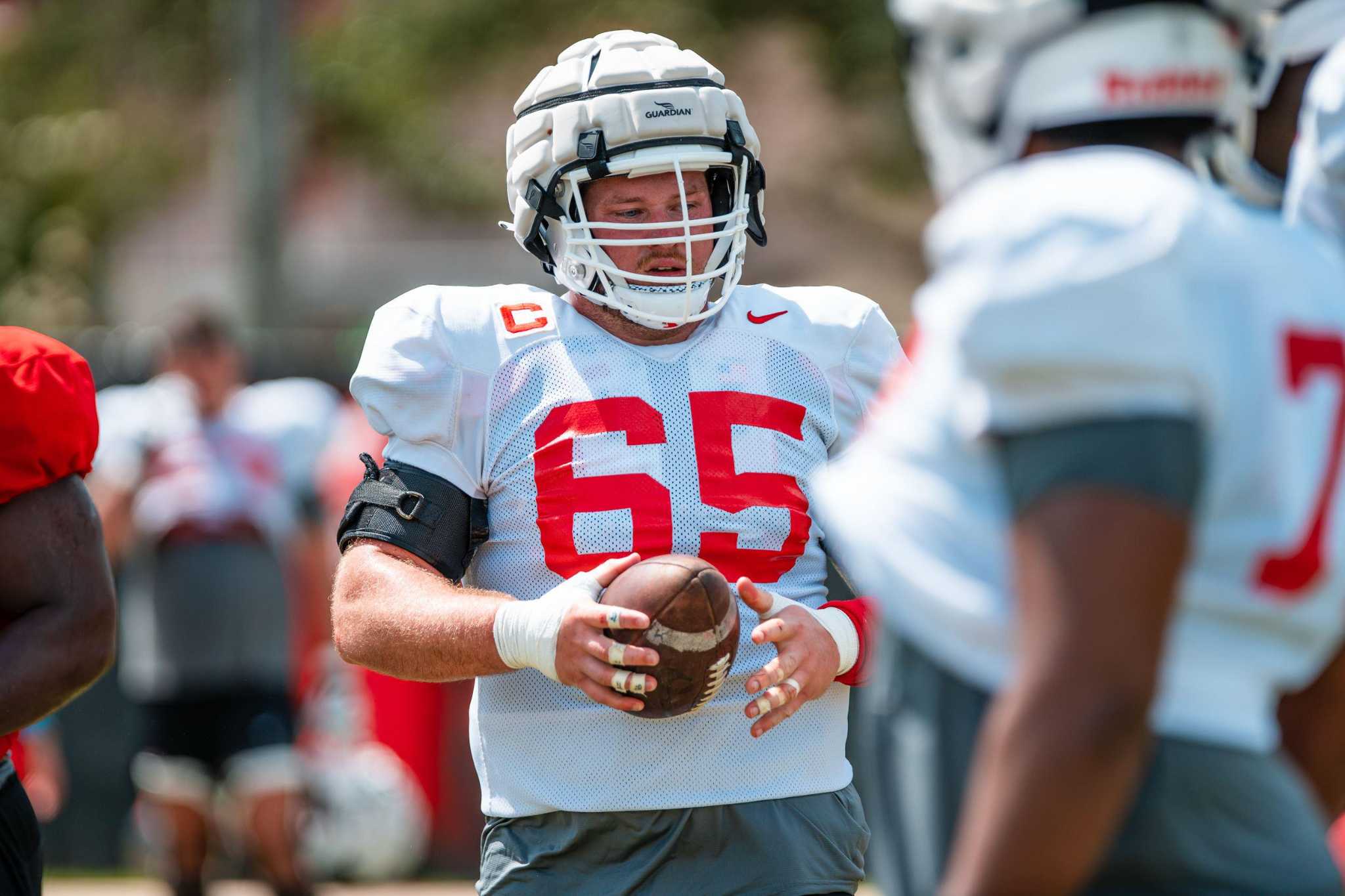Kody Russey brings stability to UH offensive line