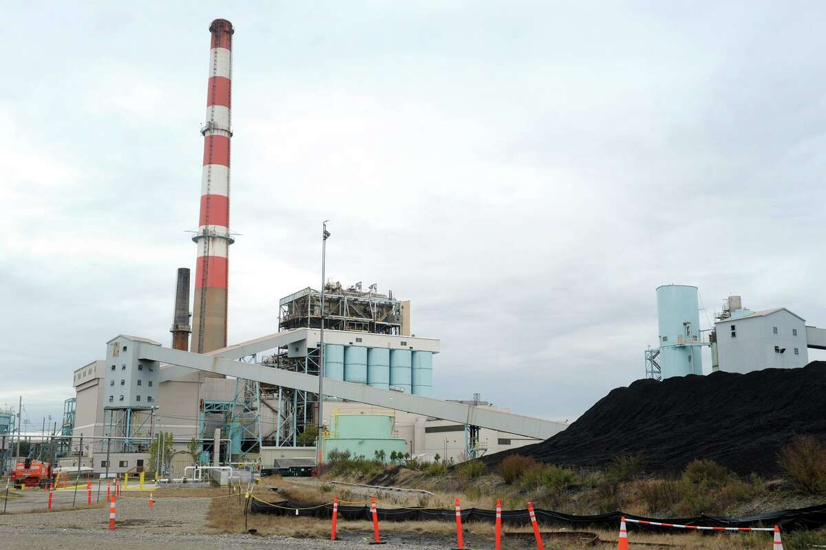 2 Ct Power Plants Part Of 1 9 Billion Deal With N J Based Company