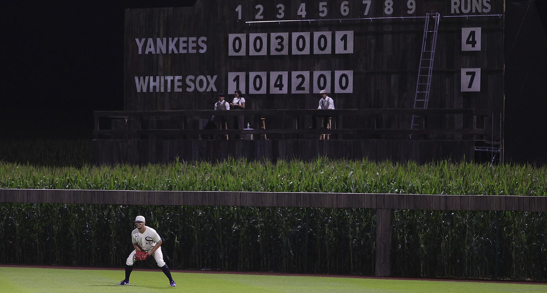 Kevin Costner leads the Yankees and White Sox out of the cornfield at MLB  at Field of Dreams! 