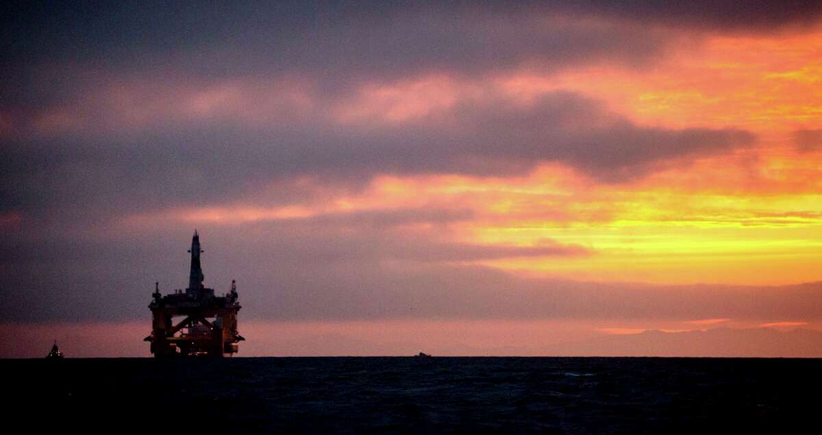 Murphy Oil Corp. has begun producing oil from a new deepwater Gulf of Mexico project, months ahead of schedule.