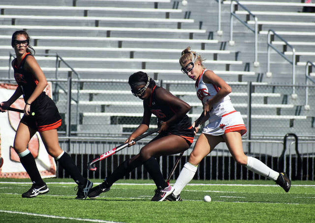 The Edwardsville field hockey program hosted its preseason scrimmage with a pair of games on Saturday inside the District 7 Sports Complex. The Tigers will play in the St. Joseph’s Jamboree on Saturday in exhibition before officially opening the season at John Burroughs on Aug. 27.