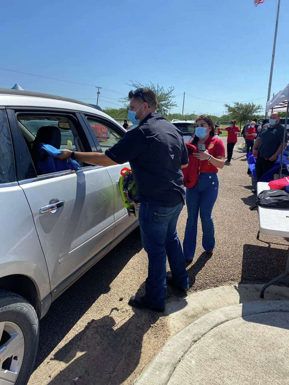 Webb County Commissioner Pct.1 Jesse Gonzalez helped distribute donated school supplies to students in south Laredo for the sixth straight year.