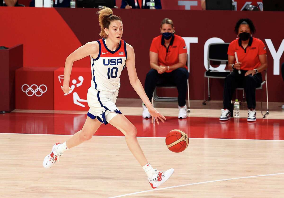SAITAMA, JAPAN - AUGUST 08: Breanna Stewart #10 of Team United States drives to the basket against Team Japan during the first half of the Women's Basketball final game on day sixteen of the 2020 Tokyo Olympic games at Saitama Super Arena on August 08, 2021 in Saitama, Japan. (Photo by Mike Ehrmann/Getty Images)