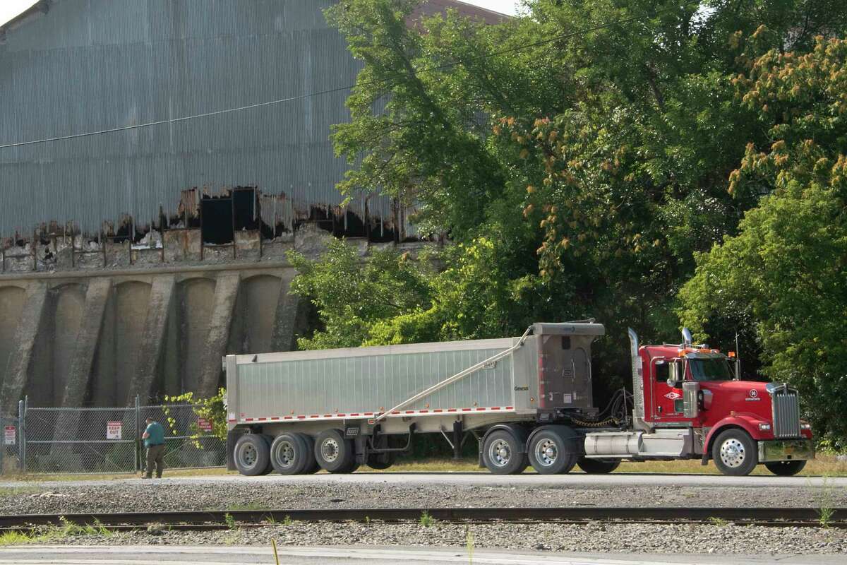 hudson river truck and trailers