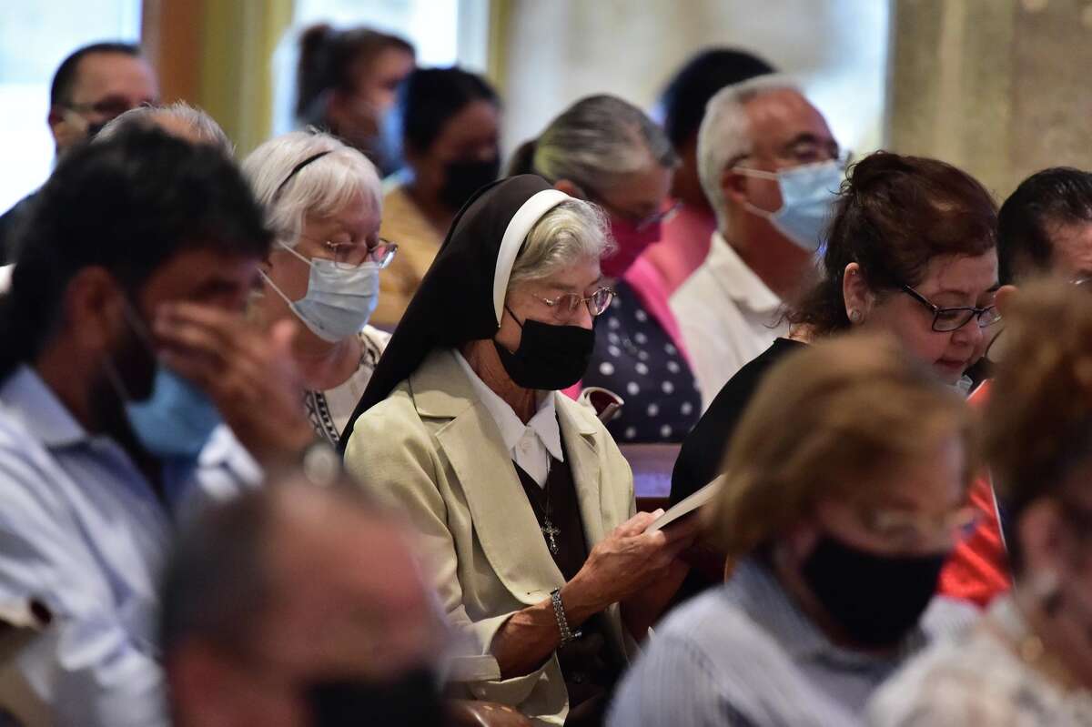 Texas churchgoers seek safety in masks, social distancing during another COVID surge