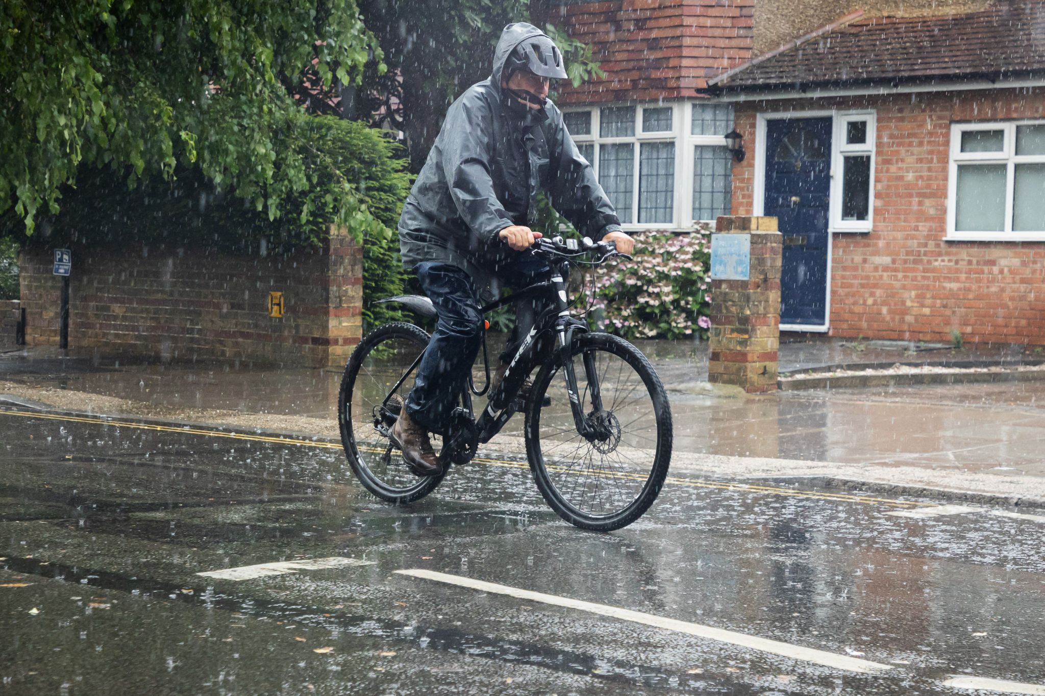 How to keep your feet dry(er) when cycling