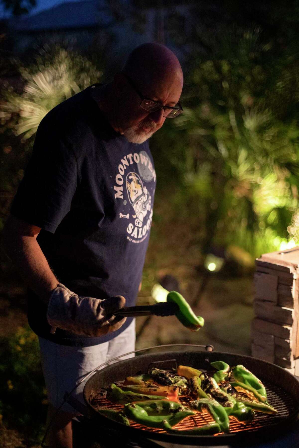 Dennis Rudner roasts Hatch chile on the grill.