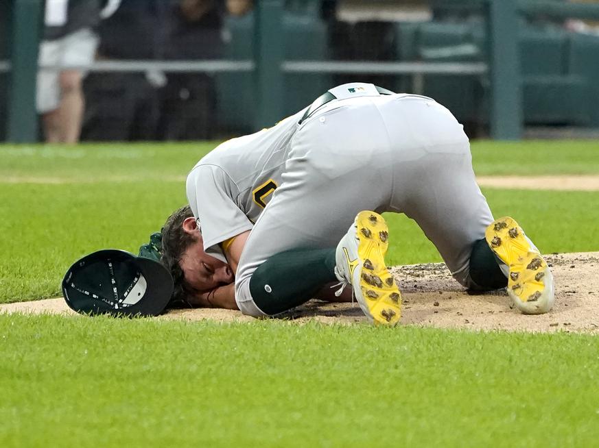 VIEWER DISCRETION ADVISED* Athletics Pitcher Chris Bassitt, @cbass419 ,  took a 100+ mph hit ball to the face. He was taken to the hospital…