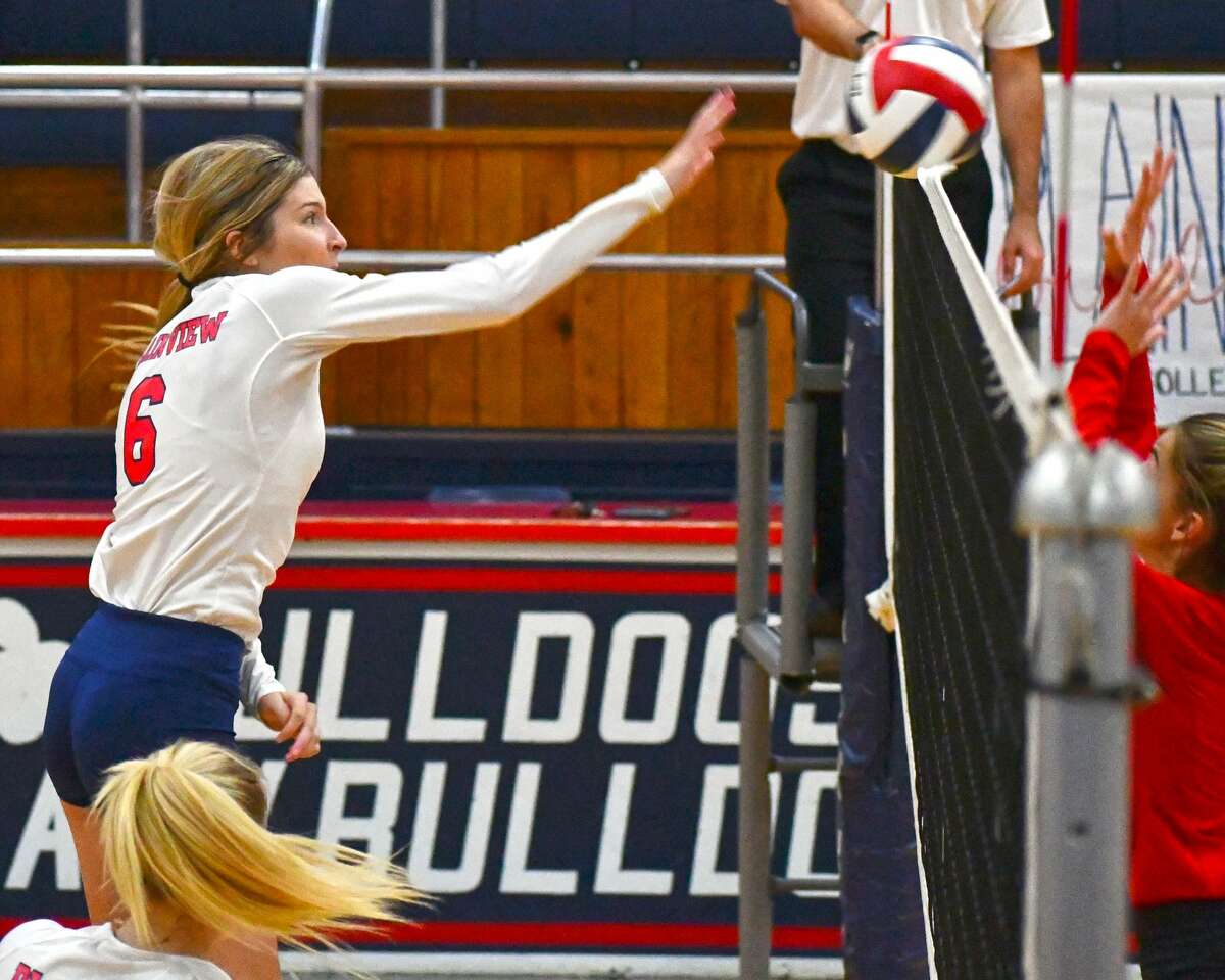 The Plainview volleyball team picked up a pair of wins, beating Wichita Falls and Lubbock 3-0, in a triangular on Tuesday in the Dog House. 