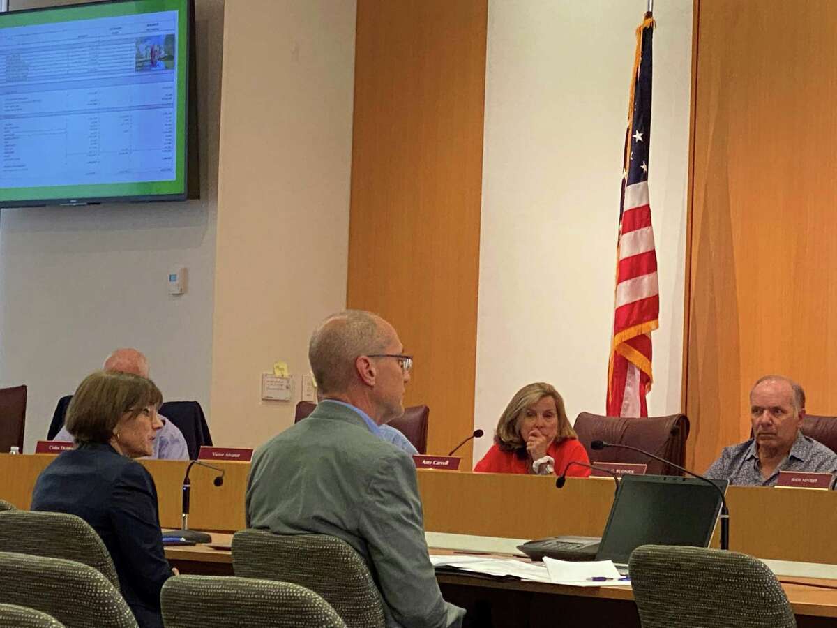 Executive Director of the New Canaan Library Lisa Oldham and CFO of Karp Associates Paul Stone presented an update on the new library project in Town Hall on Aug. 5.