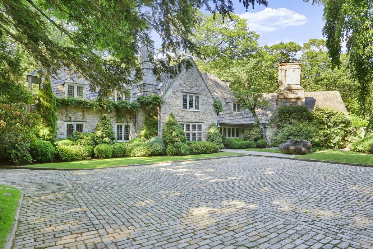 'Zillow Gone Wild' features Greenwich manor on 'Mansion Mondays'