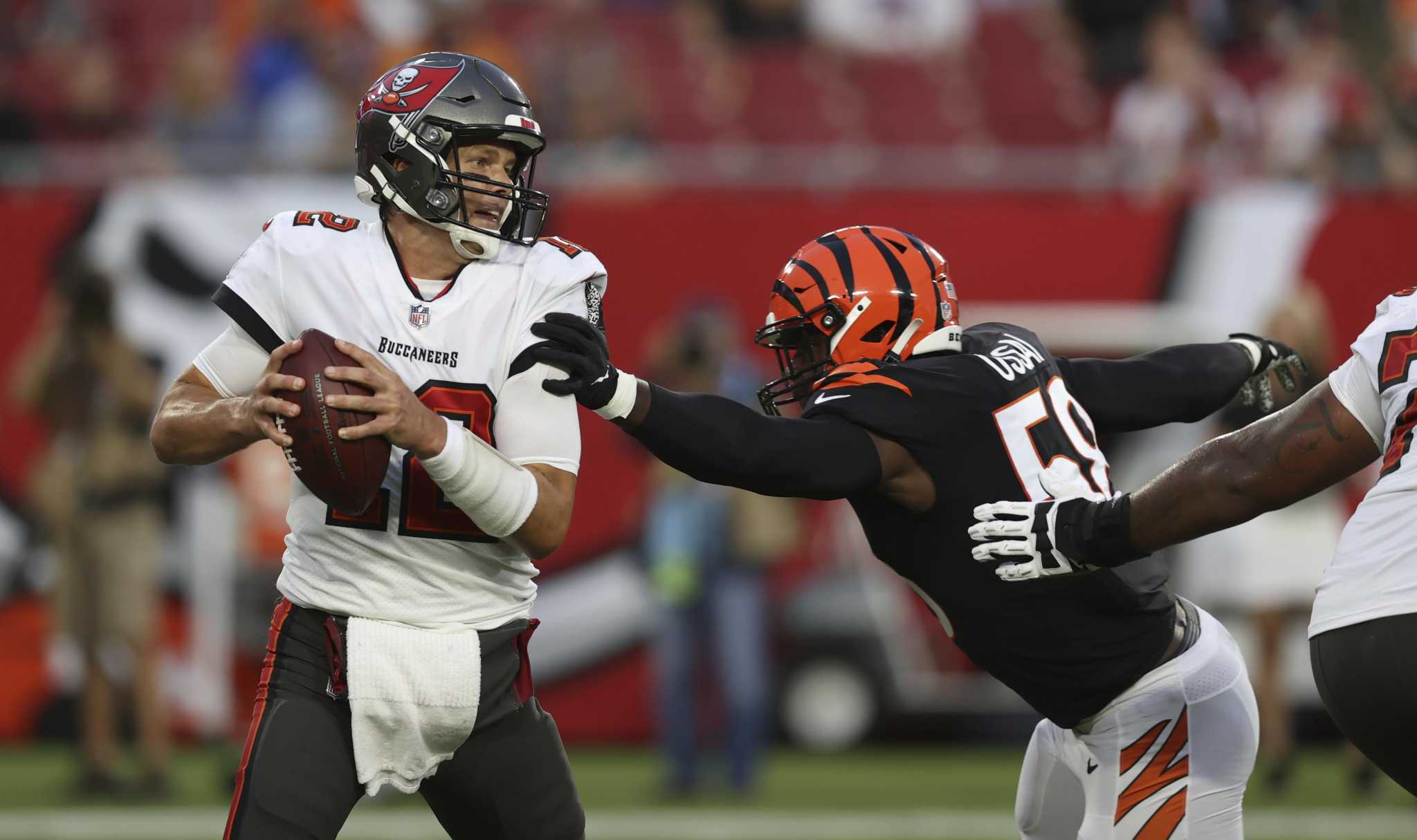 Cincinnati Bengals defensive end Joseph Ossai (58) lines up against the  Tampa Bay Buccaneers in a pre-season NFL football game, Saturday, Aug. 14,  2021 in Tampa, Fla. (AP Photo/Alex Menendez Stock Photo 