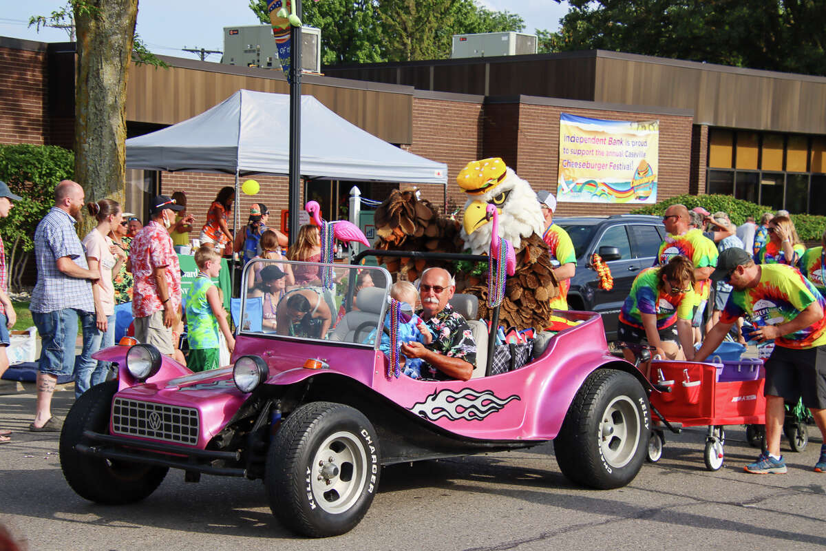 Thousands turn out for Caseville's Parade of Fools