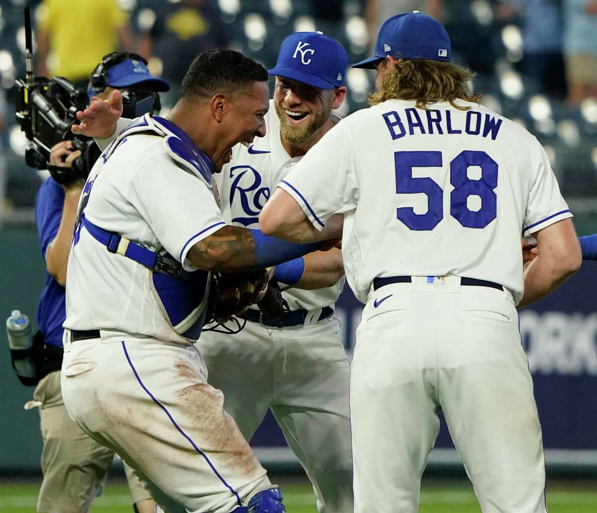 Benintendi's hit, catch lead Royals over Orioles 3-2