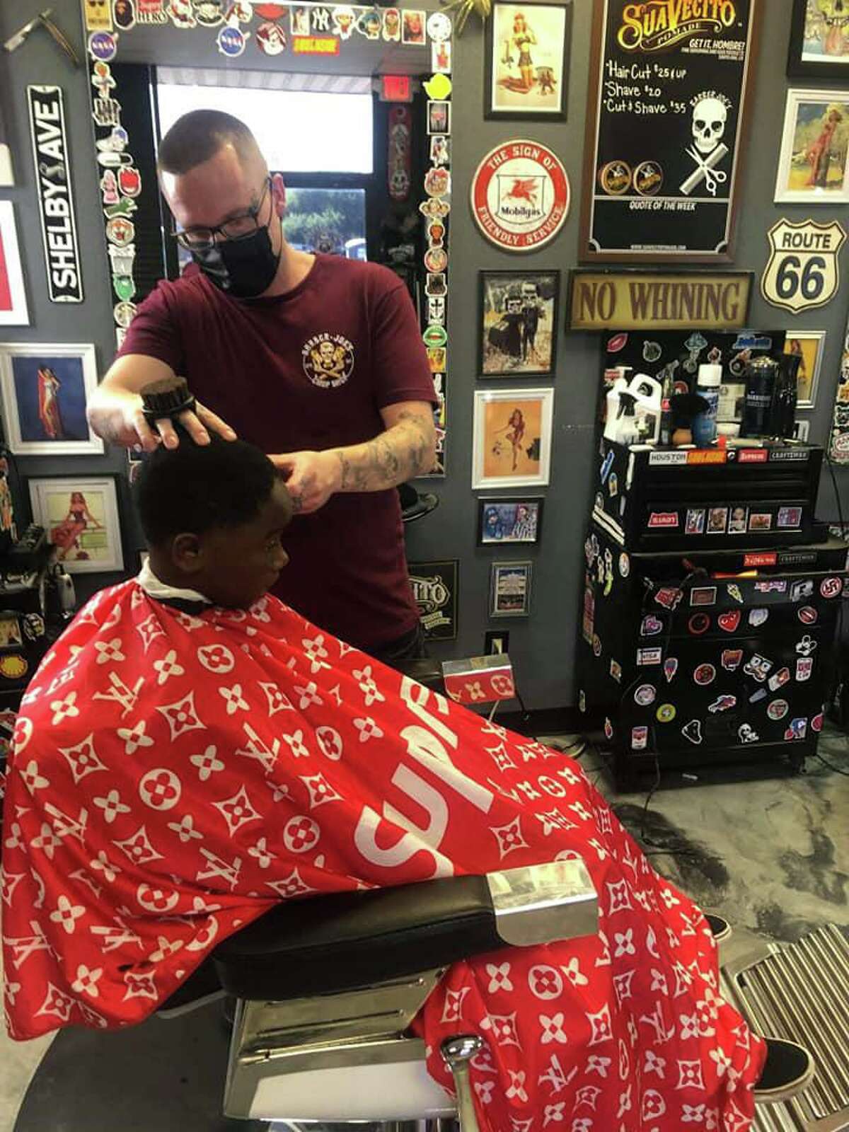 Deer Park barber gives 100 kids free haircut for first day of school