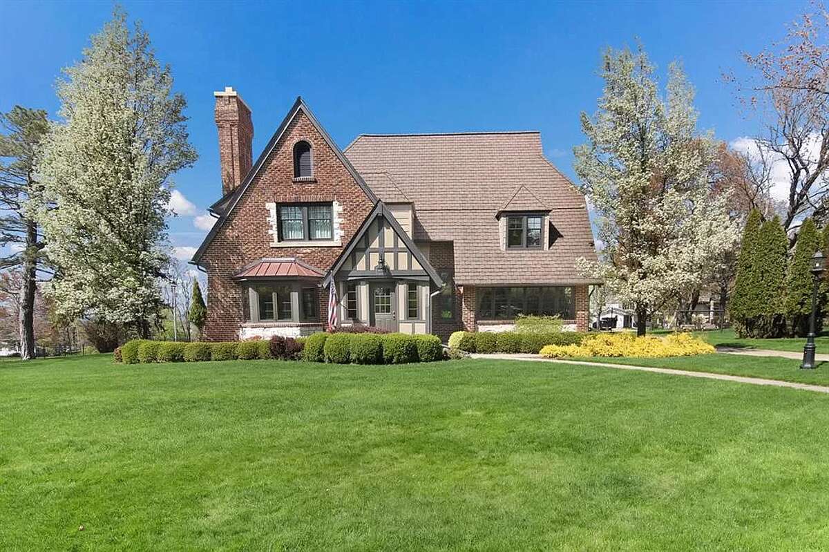 See inside 1.2 million dollar dream home in Manistee with 1acre estate