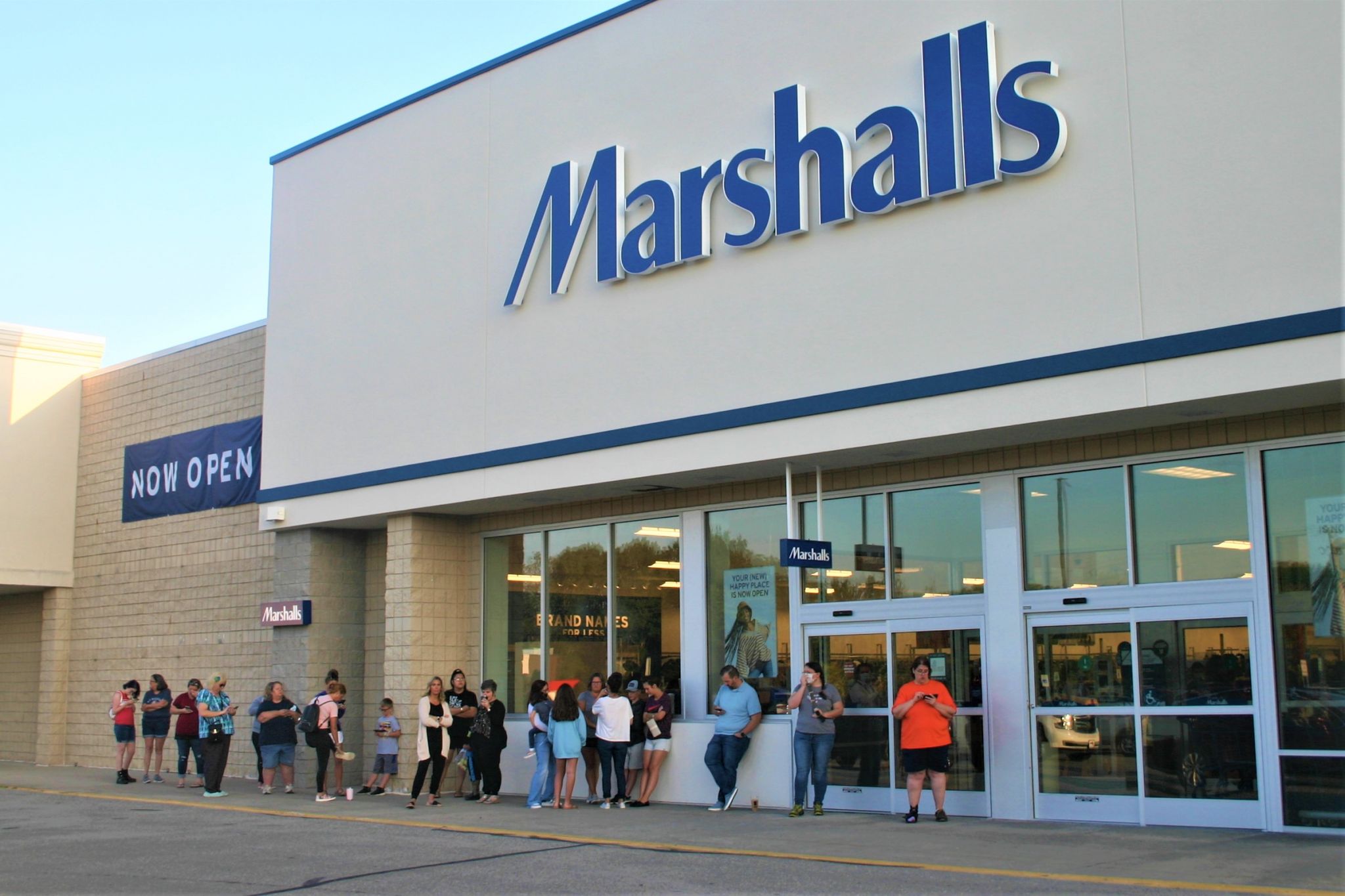 Marshalls opens in Big Rapids to loud applause