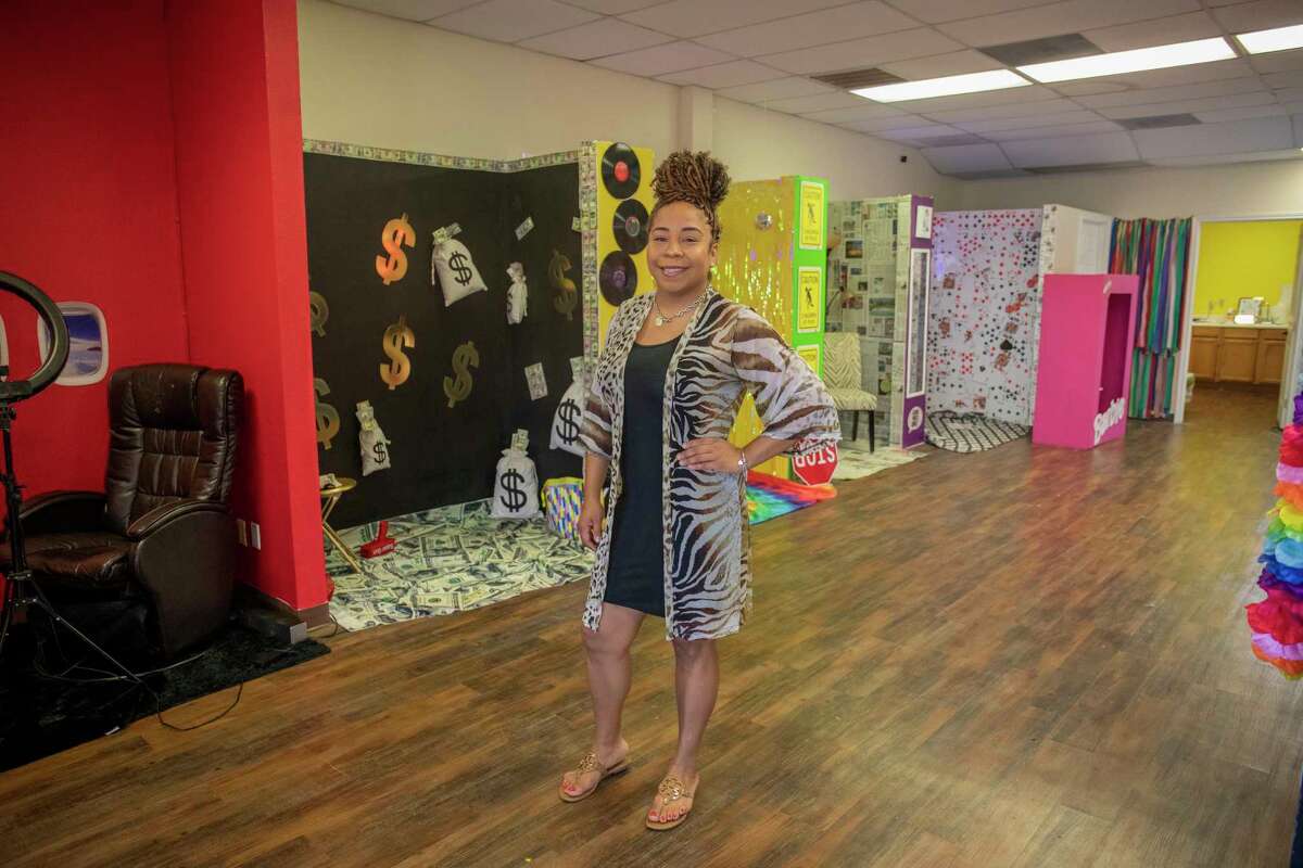 Biz Buzz Selfie studio offers place to snap the perfect picture