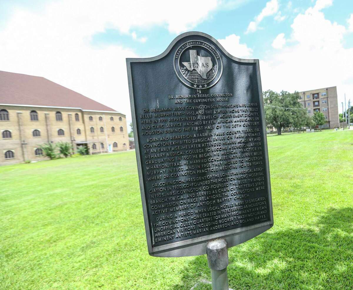 A historical marker and an emtpty lot is all that is left of Dr. Jesse B. Covington’s house at 2219 Dowling (now Emancipation)