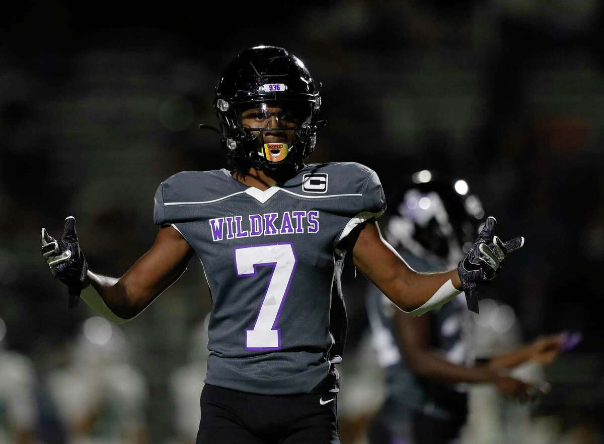 Willis’ Jadarius Brown (7) checks a play during the third quarter of a non-district high school football game at Berton A. Yates Stadium, Friday, Oct. 2, 2020, in Willis.