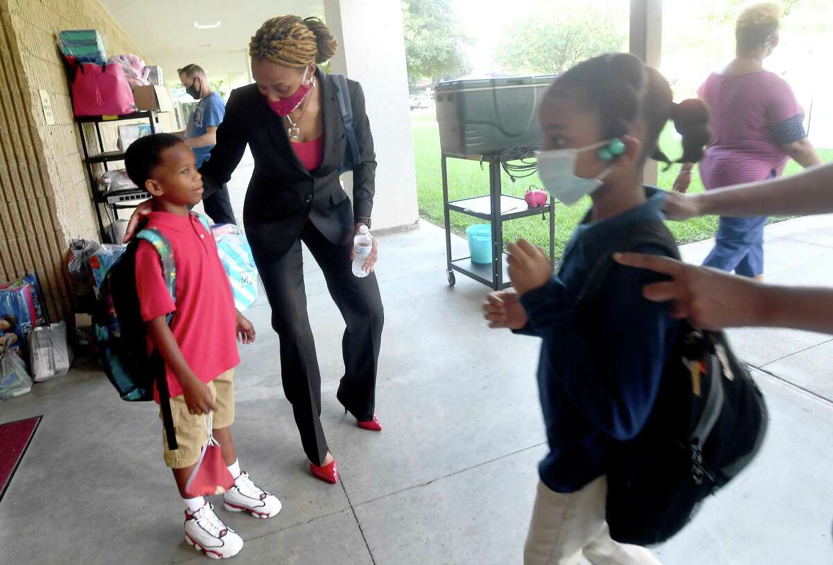 Families arrive on the first day of school at Homer Drive Elementary. Photo made Tuesday, August 17, 2021 Kim Brent/The Enterprise